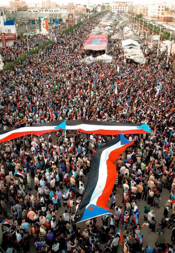 حشود جماهيرية واسعة من الضالع تصل العاصمة عدن دعمًا لمطالب إعلان دولة الجنوب العربي حشود جماهيرية واسعة من الضالع تصل العاصمة عدن دعمًا لمطالب إعلان دولة الجنوب العربي