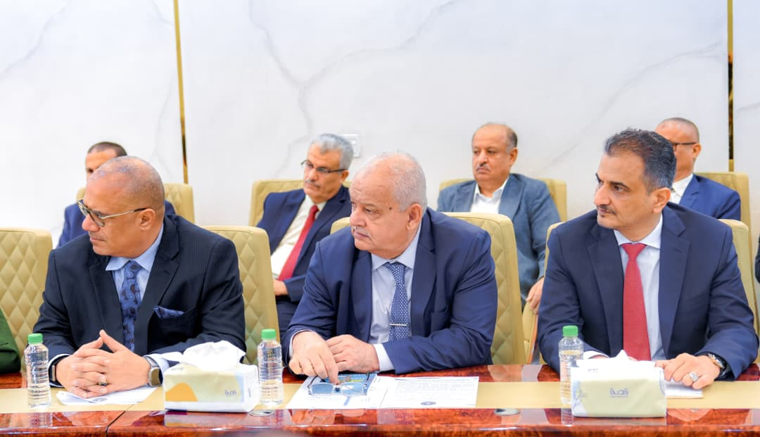 القيادة التنفيذية العُليا تناقش الجهود المبذولة لتأمين الخدمات للمواطنين ومراقبة أسعار الصرف القيادة التنفيذية العُليا تناقش الجهود المبذولة لتأمين الخدمات للمواطنين ومراقبة أسعار الصرف