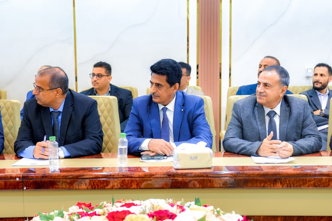 القيادة التنفيذية العُليا تناقش الجهود المبذولة لتأمين الخدمات للمواطنين ومراقبة أسعار الصرف القيادة التنفيذية العُليا تناقش الجهود المبذولة لتأمين الخدمات للمواطنين ومراقبة أسعار الصرف