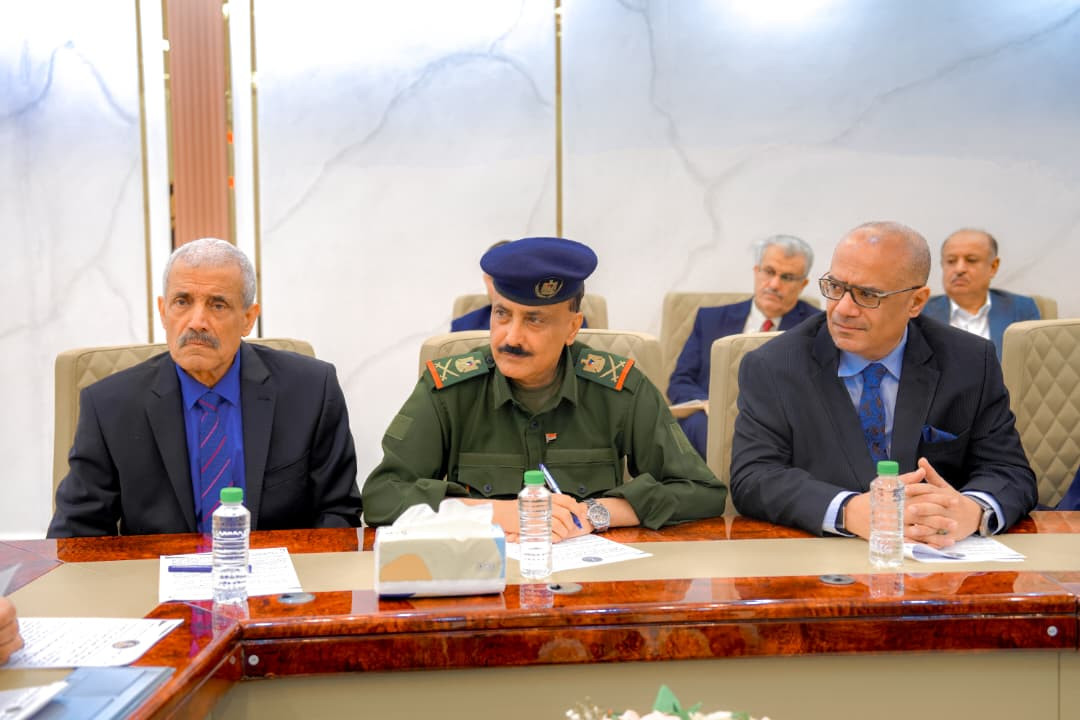 القيادة التنفيذية العُليا تناقش الجهود المبذولة لتأمين الخدمات للمواطنين ومراقبة أسعار الصرف القيادة التنفيذية العُليا تناقش الجهود المبذولة لتأمين الخدمات للمواطنين ومراقبة أسعار الصرف