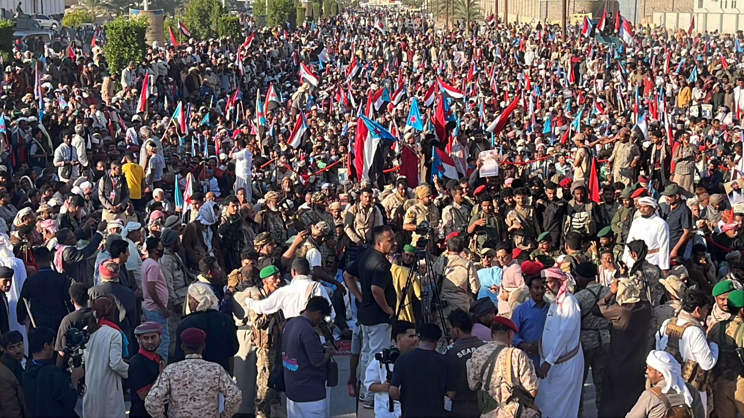 مدينة سيئون حاضرة وادي وصحراء حضرموت تشهد مليونية النصر وإعلان دولة الجنوب العربي"بيان" مدينة سيئون حاضرة وادي وصحراء حضرموت تشهد مليونية النصر وإعلان دولة الجنوب العربي"بيان"
