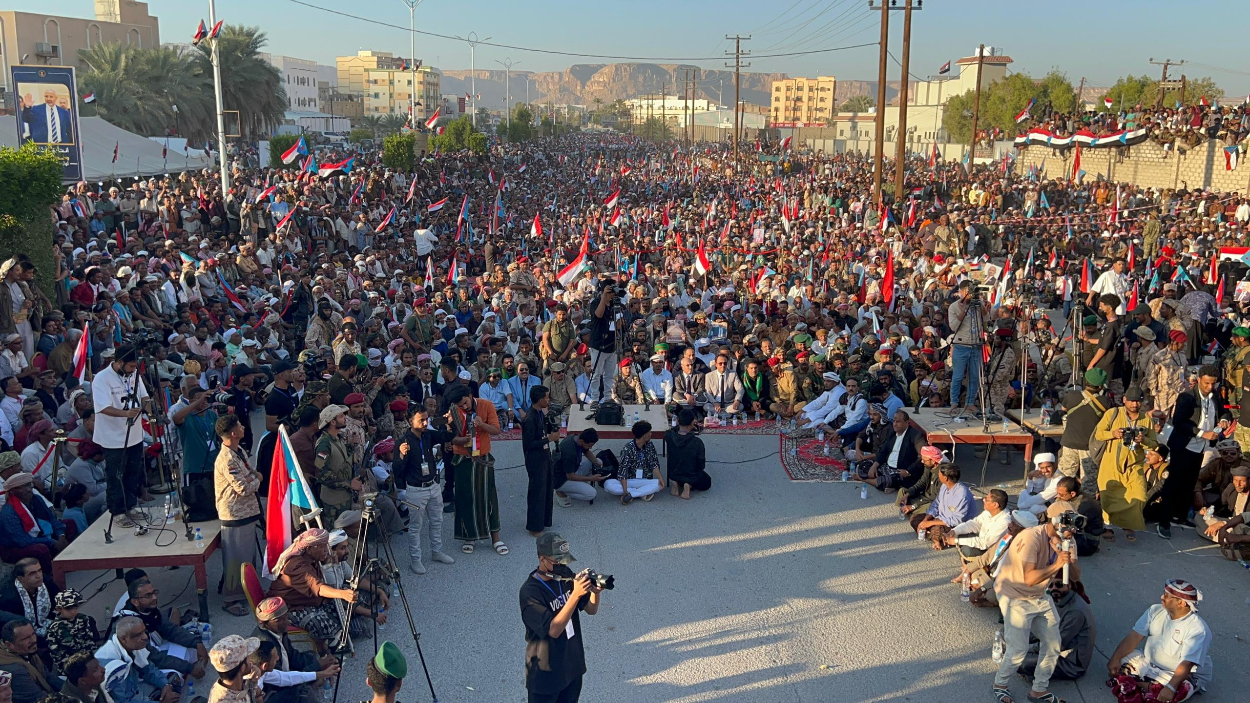 مدينة سيئون حاضرة وادي وصحراء حضرموت تشهد مليونية النصر وإعلان دولة الجنوب العربي"بيان" مدينة سيئون حاضرة وادي وصحراء حضرموت تشهد مليونية النصر وإعلان دولة الجنوب العربي"بيان"