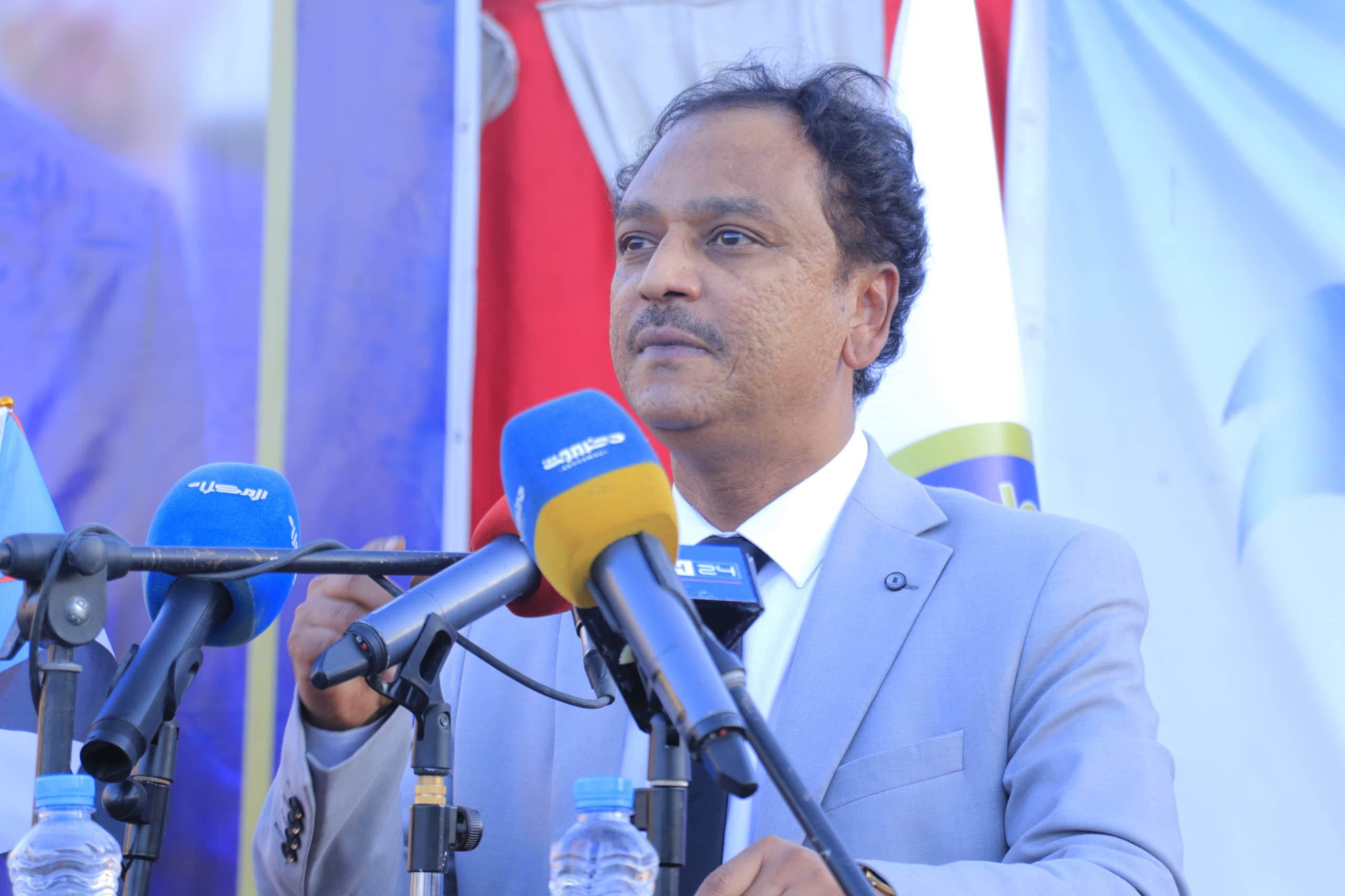 أبناء وادي وصحراء حضرموت يحتشدون في مليونية "النصر وإعلان دولة الجنوب العربي" أبناء وادي وصحراء حضرموت يحتشدون في مليونية "النصر وإعلان دولة الجنوب العربي"