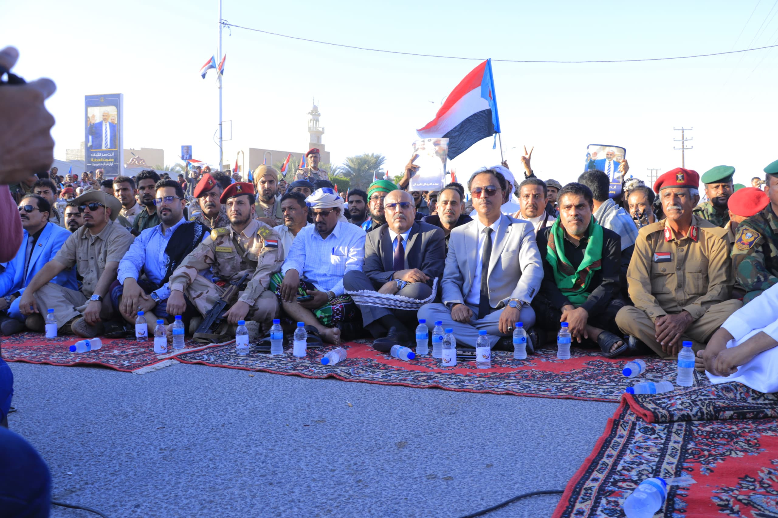 أبناء وادي وصحراء حضرموت يحتشدون في مليونية "النصر وإعلان دولة الجنوب العربي" أبناء وادي وصحراء حضرموت يحتشدون في مليونية "النصر وإعلان دولة الجنوب العربي"