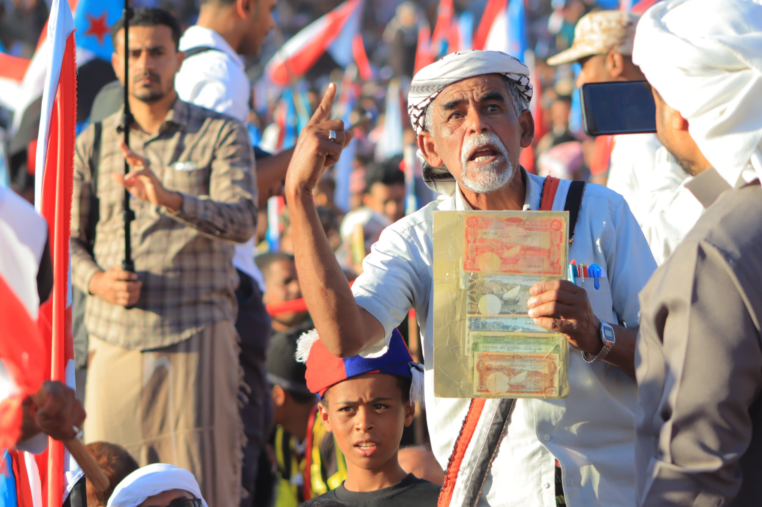 أبناء وادي وصحراء حضرموت يحتشدون في مليونية "النصر وإعلان دولة الجنوب العربي" أبناء وادي وصحراء حضرموت يحتشدون في مليونية "النصر وإعلان دولة الجنوب العربي"