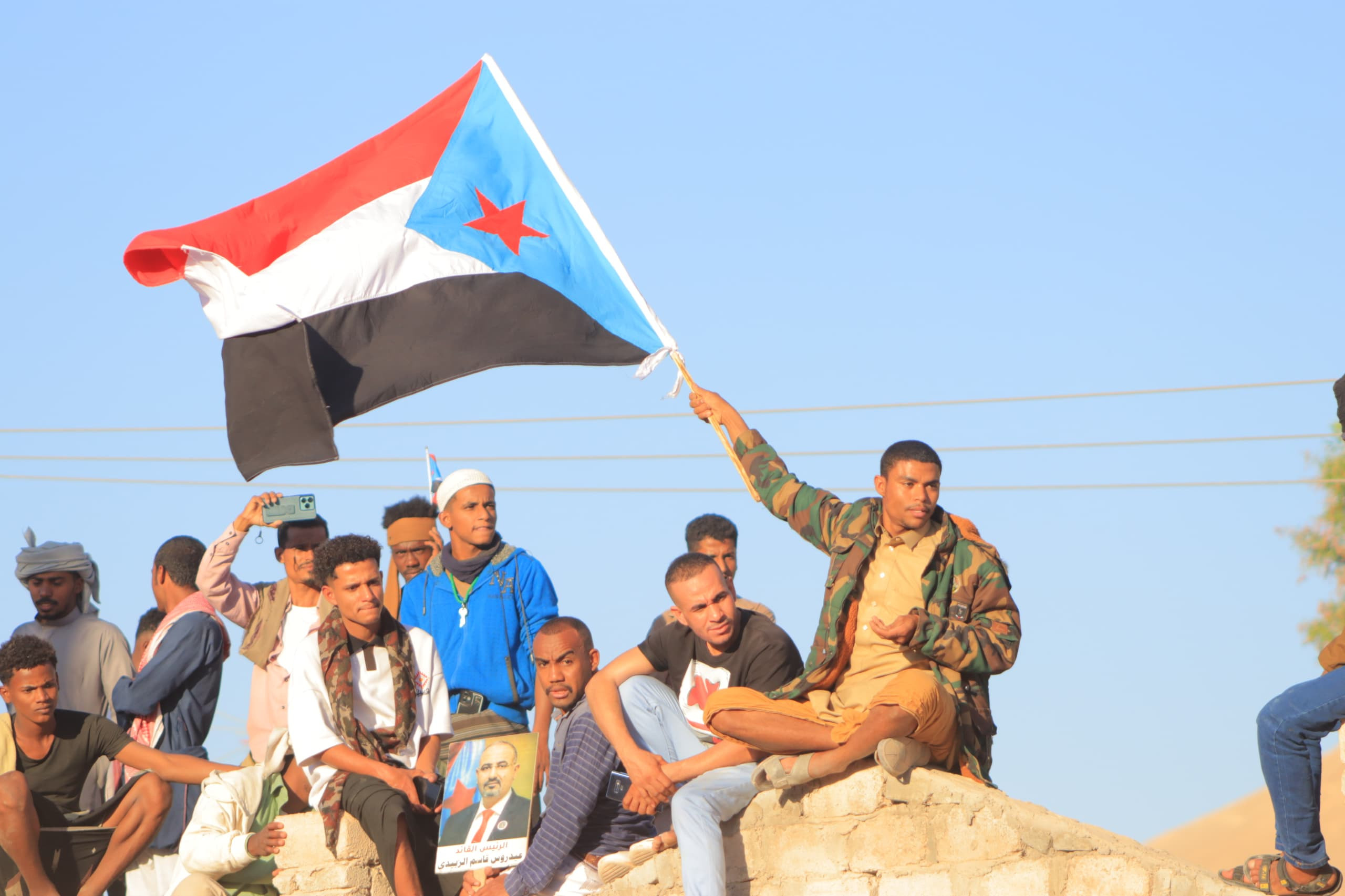 أبناء وادي وصحراء حضرموت يحتشدون في مليونية "النصر وإعلان دولة الجنوب العربي" أبناء وادي وصحراء حضرموت يحتشدون في مليونية "النصر وإعلان دولة الجنوب العربي"