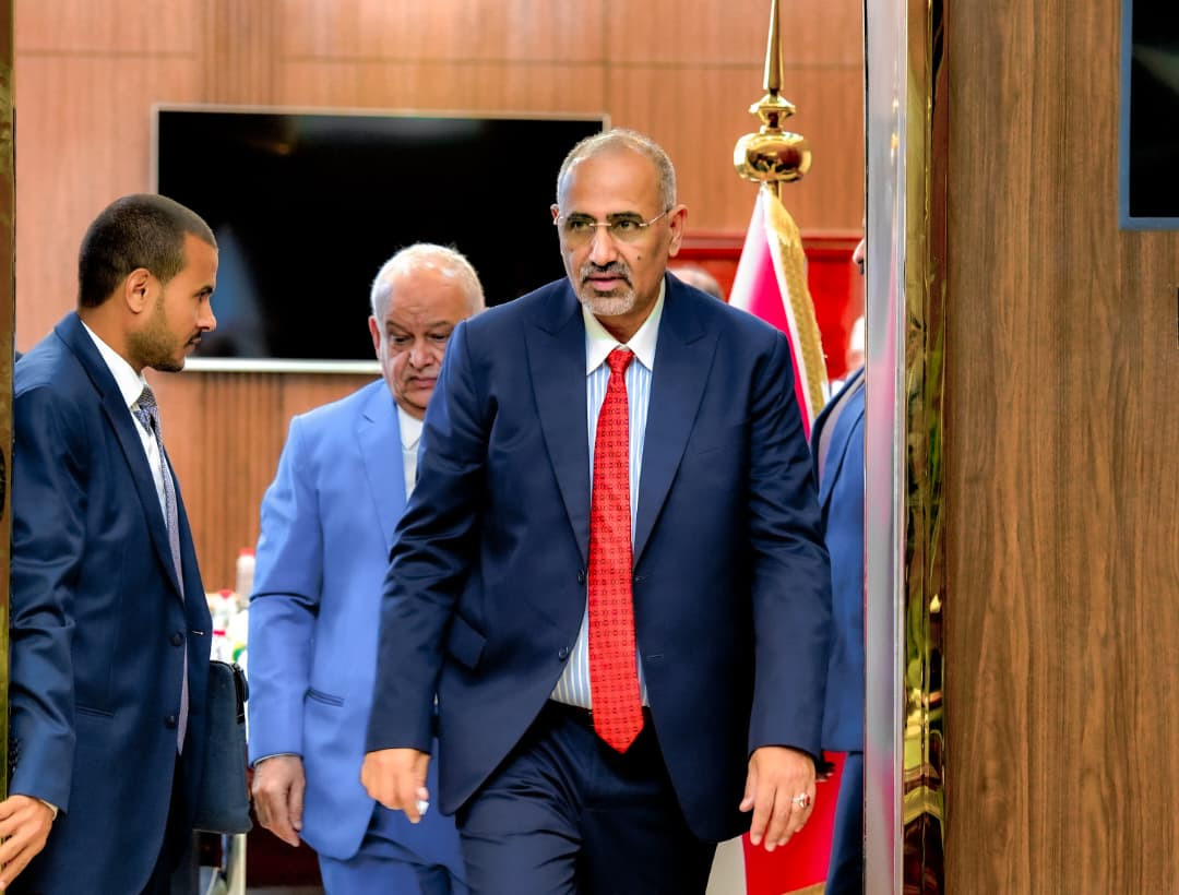 الرئيس الزُبيدي يطّلع على سير العمل في وزارتي الشؤون الاجتماعية والعمل والخدمة المدنية والتأمينات الرئيس الزُبيدي يطّلع على سير العمل في وزارتي الشؤون الاجتماعية والعمل والخدمة المدنية والتأمينات