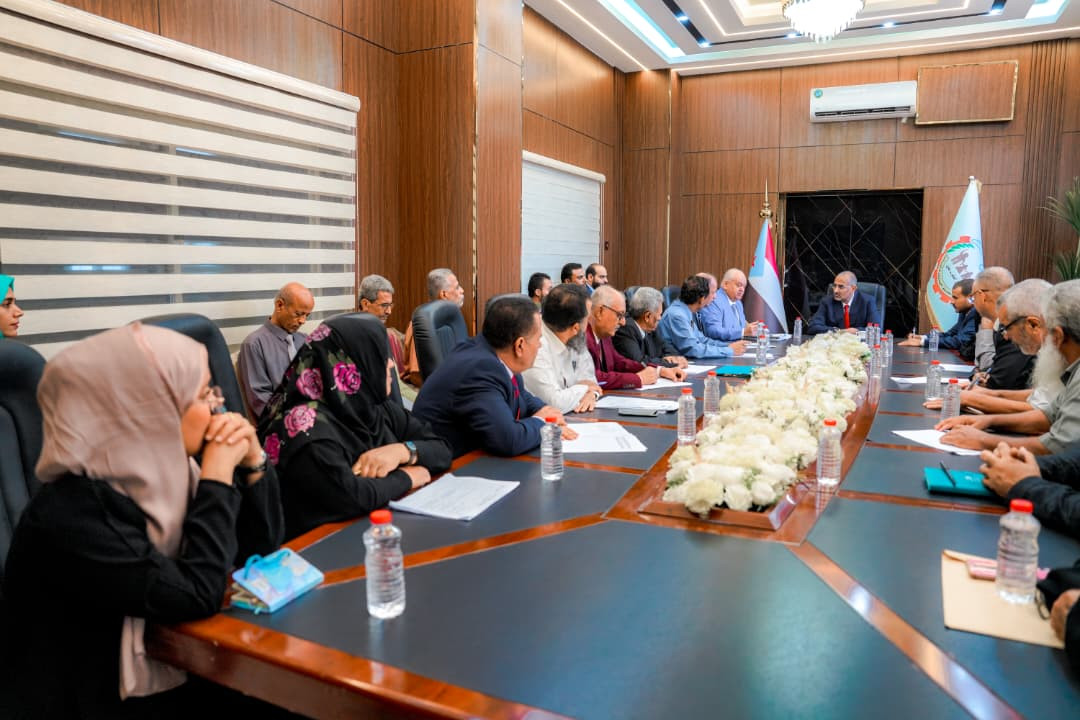 الرئيس الزُبيدي يطّلع على سير العمل في وزارتي الشؤون الاجتماعية والعمل والخدمة المدنية والتأمينات الرئيس الزُبيدي يطّلع على سير العمل في وزارتي الشؤون الاجتماعية والعمل والخدمة المدنية والتأمينات