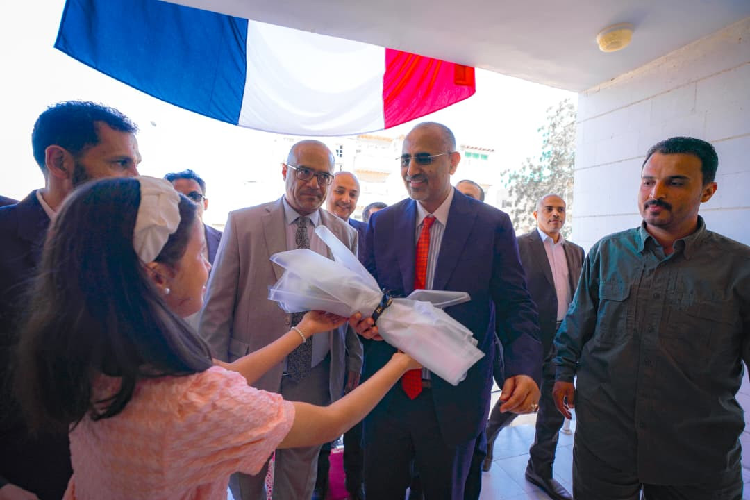 الرئيس الزُبيدي يتفقد جاهزية وزارة الاتصالات وتقنية المعلومات ويؤكد أهمية تطوير القطاع الرئيس الزُبيدي يتفقد جاهزية وزارة الاتصالات وتقنية المعلومات ويؤكد أهمية تطوير القطاع