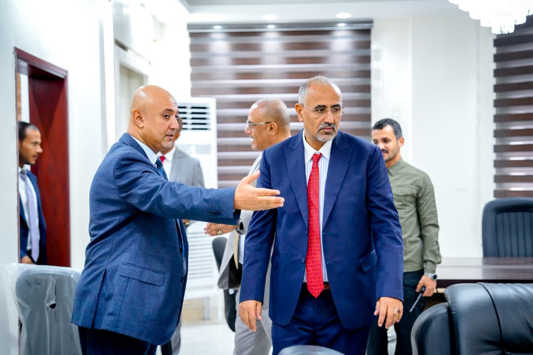 الرئيس الزُبيدي يتفقد جاهزية وزارة الاتصالات وتقنية المعلومات ويؤكد أهمية تطوير القطاع الرئيس الزُبيدي يتفقد جاهزية وزارة الاتصالات وتقنية المعلومات ويؤكد أهمية تطوير القطاع