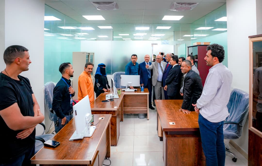 الرئيس الزُبيدي يتفقد جاهزية وزارة الاتصالات وتقنية المعلومات ويؤكد أهمية تطوير القطاع الرئيس الزُبيدي يتفقد جاهزية وزارة الاتصالات وتقنية المعلومات ويؤكد أهمية تطوير القطاع