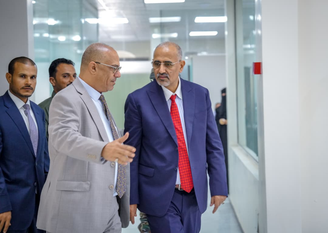 الرئيس الزُبيدي يتفقد جاهزية وزارة الاتصالات وتقنية المعلومات ويؤكد أهمية تطوير القطاع الرئيس الزُبيدي يتفقد جاهزية وزارة الاتصالات وتقنية المعلومات ويؤكد أهمية تطوير القطاع