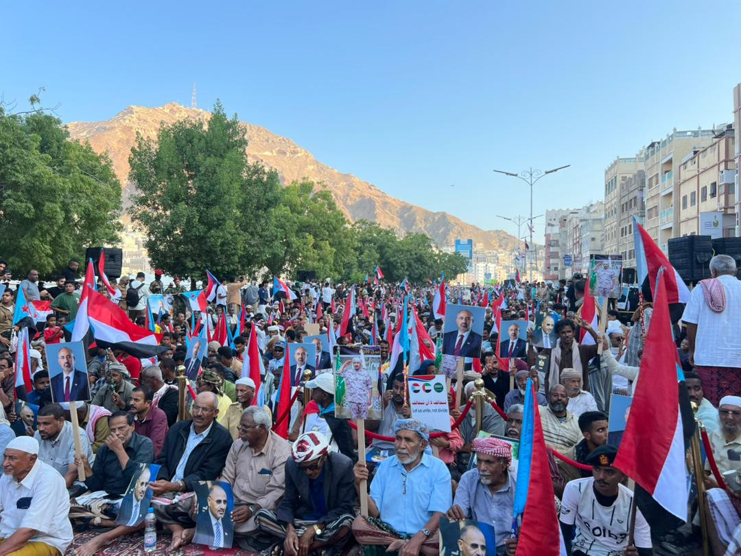 مدينة المكلا عاصمة محافظة حضرموت تشهد مليونية "القرار قرارنا" لاعلان دولة الجنوب العربي"بيان" مدينة المكلا عاصمة محافظة حضرموت تشهد مليونية "القرار قرارنا" لاعلان دولة الجنوب العربي"بيان"