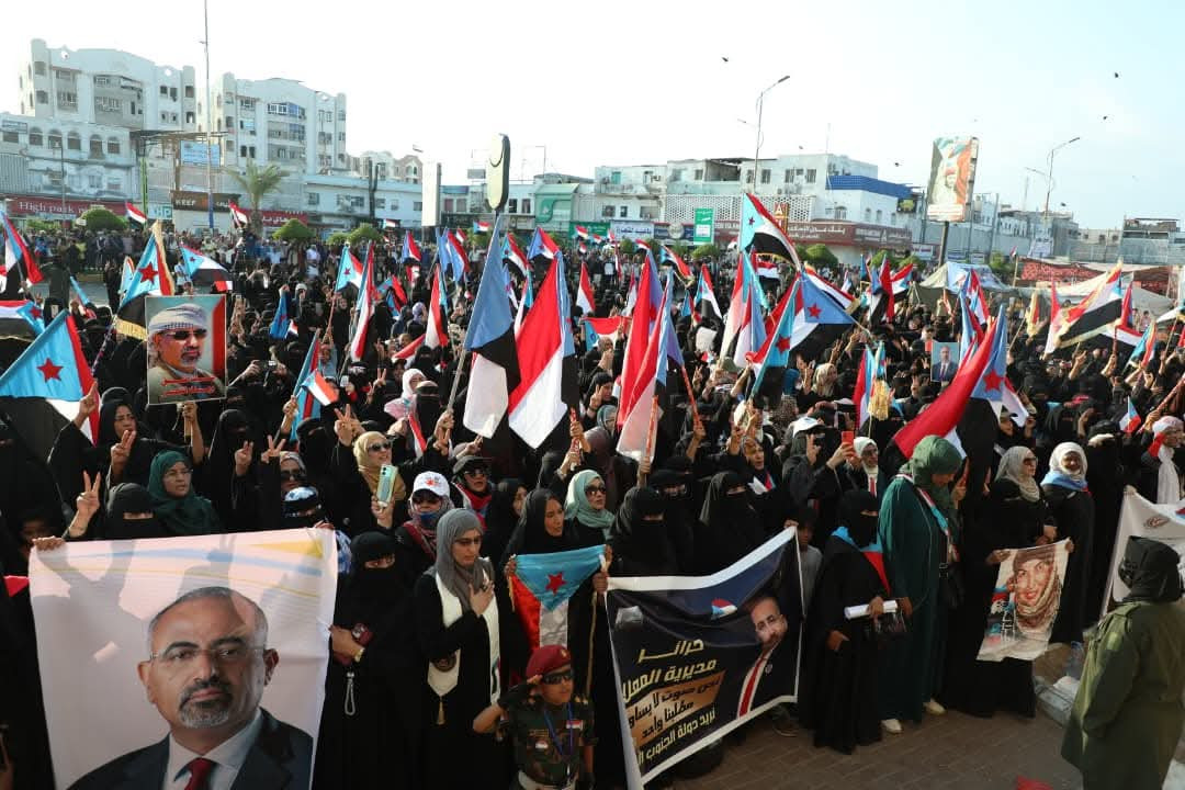 حرائر الجنوب يحتشدن في ساحة الاعتصام المفتوح بالعاصمة عدن للمطالبة باستعادة دولة الجنوب العربي حرائر الجنوب يحتشدن في ساحة الاعتصام المفتوح بالعاصمة عدن للمطالبة باستعادة دولة الجنوب العربي