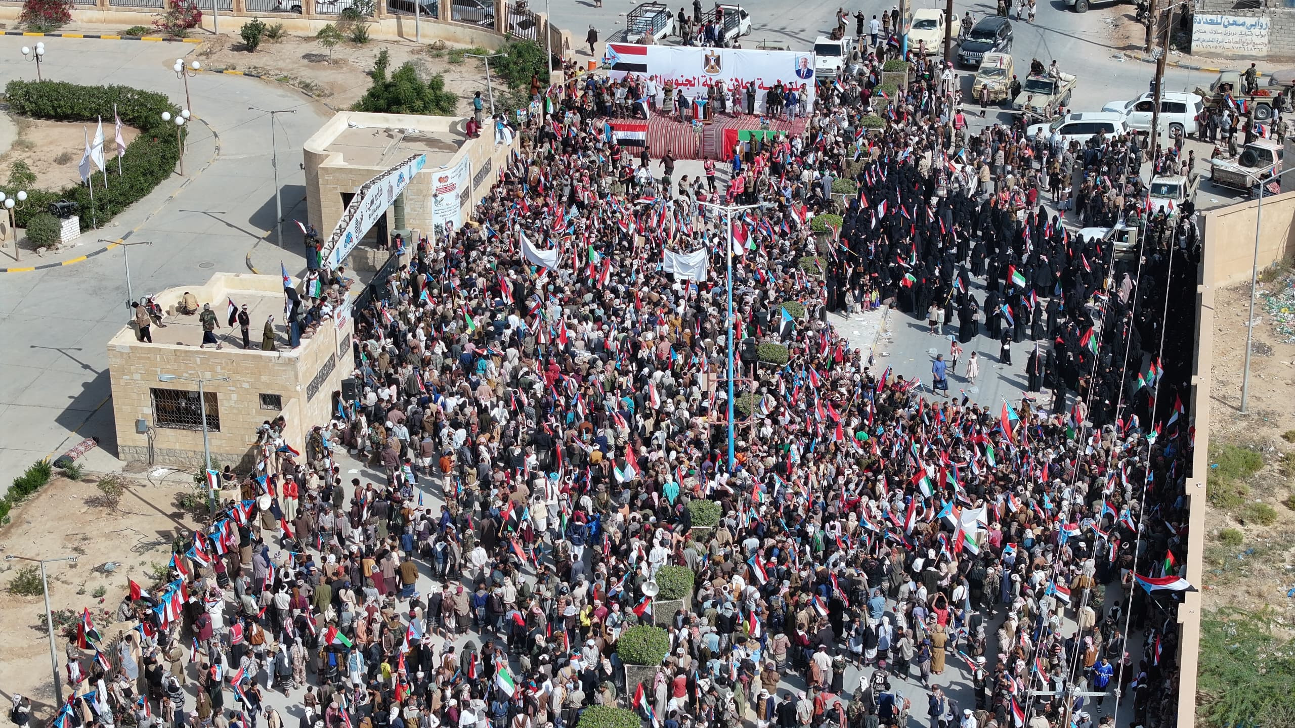 مليونية جماهيرية حاشدة في شبوة دعمًا للقوات المسلحة الجنوبية والمطالبة بإعلان دولة الجنوب العربي مليونية جماهيرية حاشدة في شبوة دعمًا للقوات المسلحة الجنوبية والمطالبة بإعلان دولة الجنوب العربي