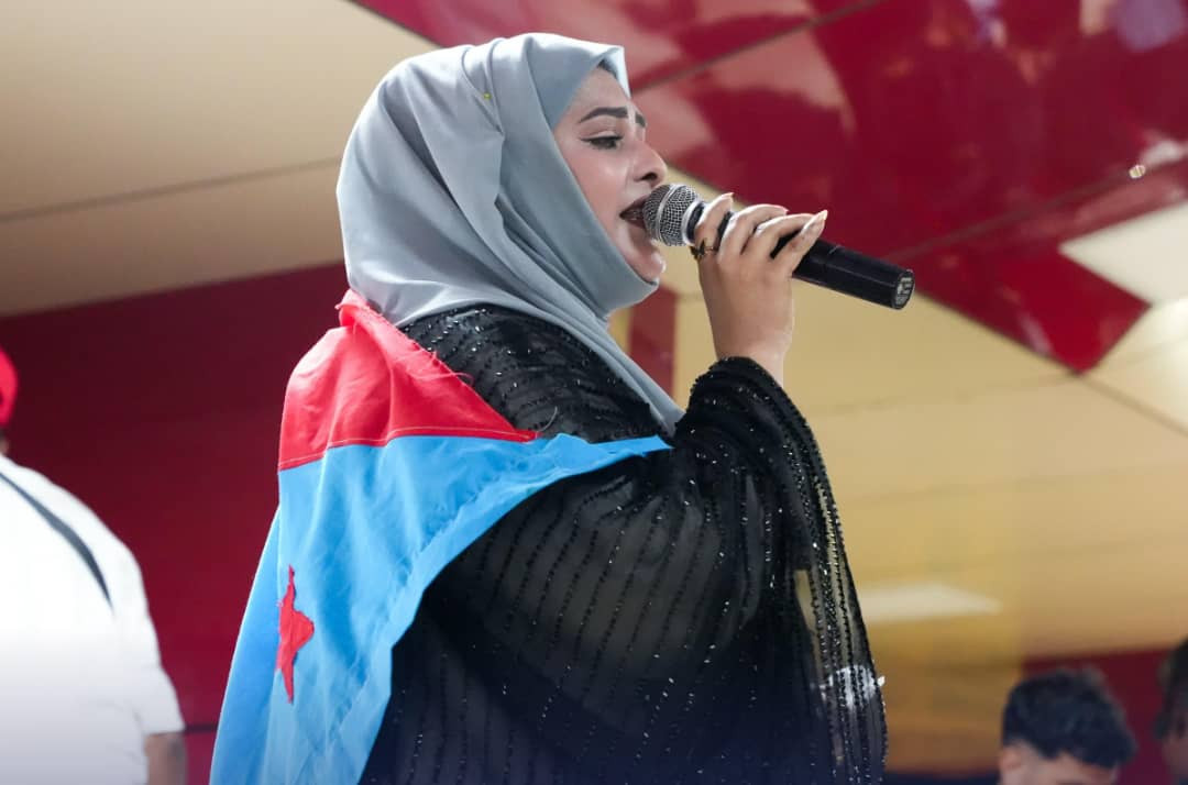 ساحة الاعتصام المفتوح بالعاصمة عدن تحيي أمسية فنية غنائية ساحة الاعتصام المفتوح بالعاصمة عدن تحيي أمسية فنية غنائية