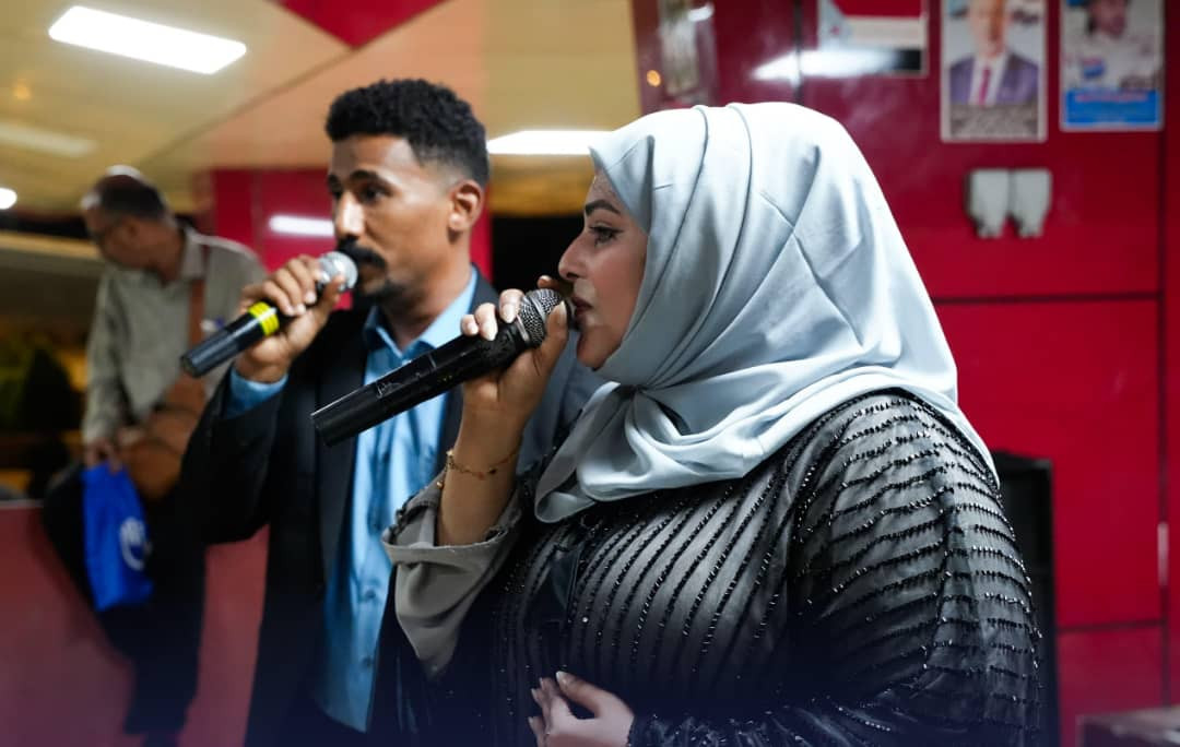 ساحة الاعتصام المفتوح بالعاصمة عدن تحيي أمسية فنية غنائية ساحة الاعتصام المفتوح بالعاصمة عدن تحيي أمسية فنية غنائية