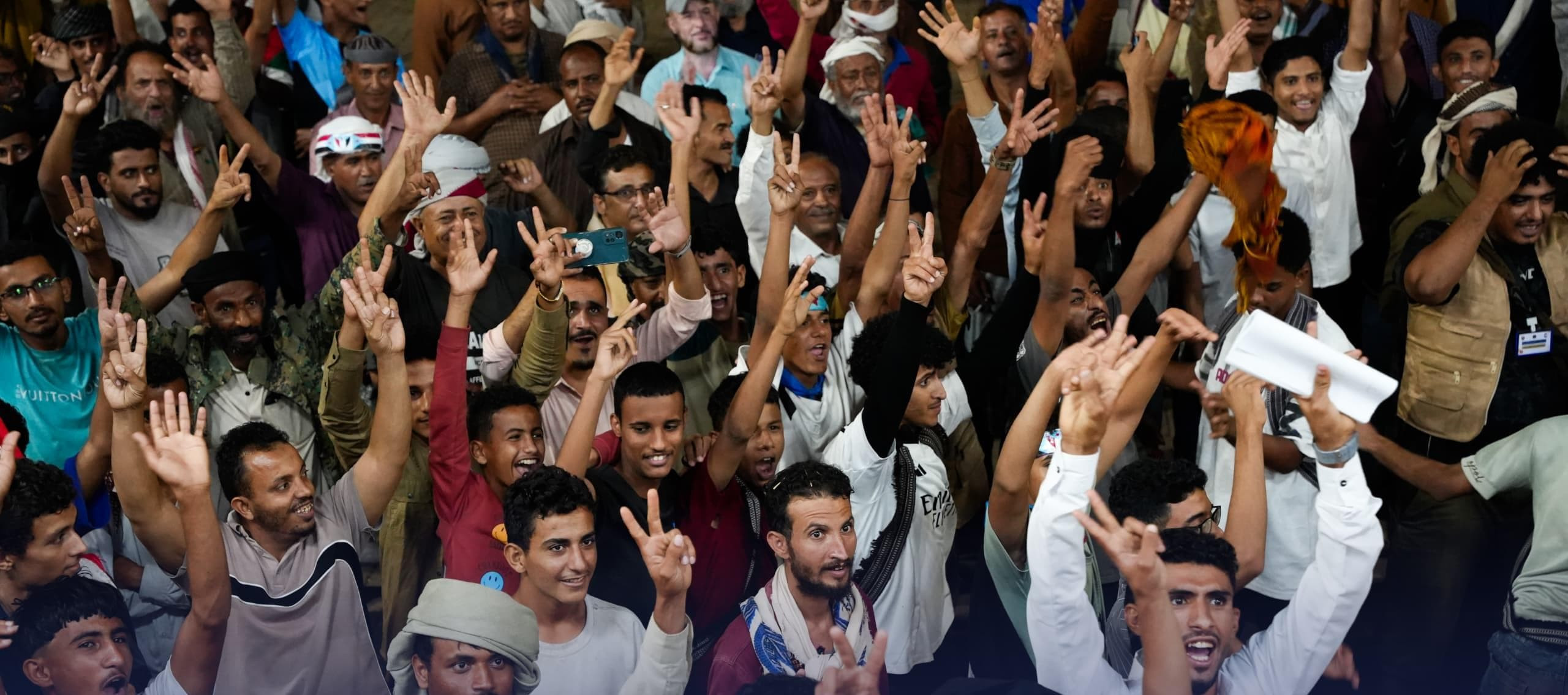ساحة الاعتصام المفتوح بالعاصمة عدن تحيي أمسية فنية غنائية ساحة الاعتصام المفتوح بالعاصمة عدن تحيي أمسية فنية غنائية