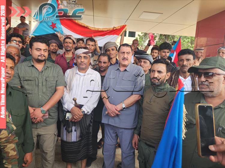 اخبار وتقارير - بالصور.. توافد قبائل الصبيحة إلى ساحة العروض للمطالبة بإعلان دولة الجنوب العربي