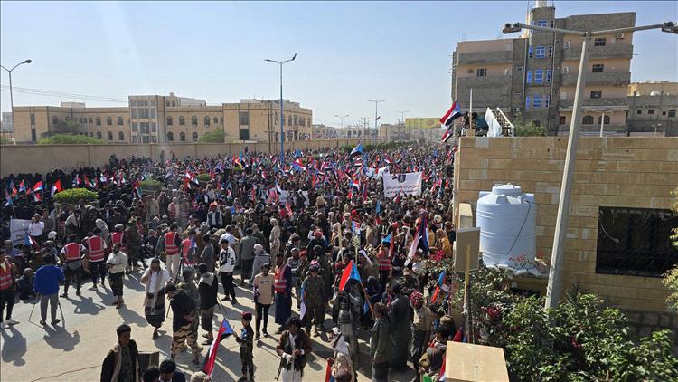 اخبار محافظات اليمن - زحف بشري مهيب .. صور من توافد أبناء شبوة للمطالبة بإعلان دولة الجنوب اخبار محافظات اليمن - زحف بشري مهيب .. صور من توافد أبناء شبوة للمطالبة بإعلان دولة الجنوب