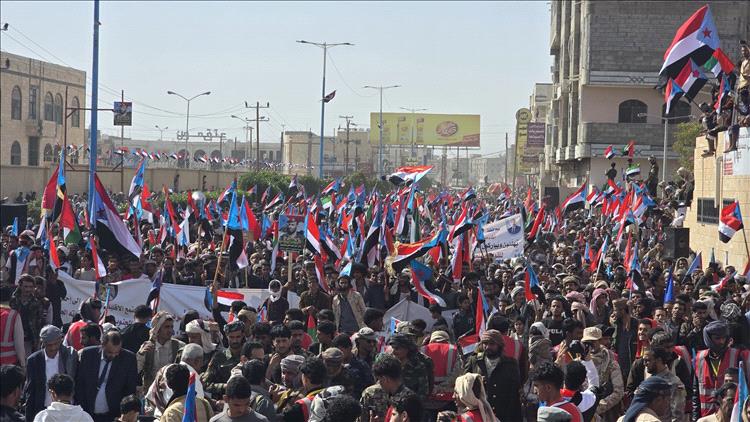 اخبار محافظات اليمن - زحف بشري مهيب .. صور من توافد أبناء شبوة للمطالبة بإعلان دولة الجنوب اخبار محافظات اليمن - زحف بشري مهيب .. صور من توافد أبناء شبوة للمطالبة بإعلان دولة الجنوب