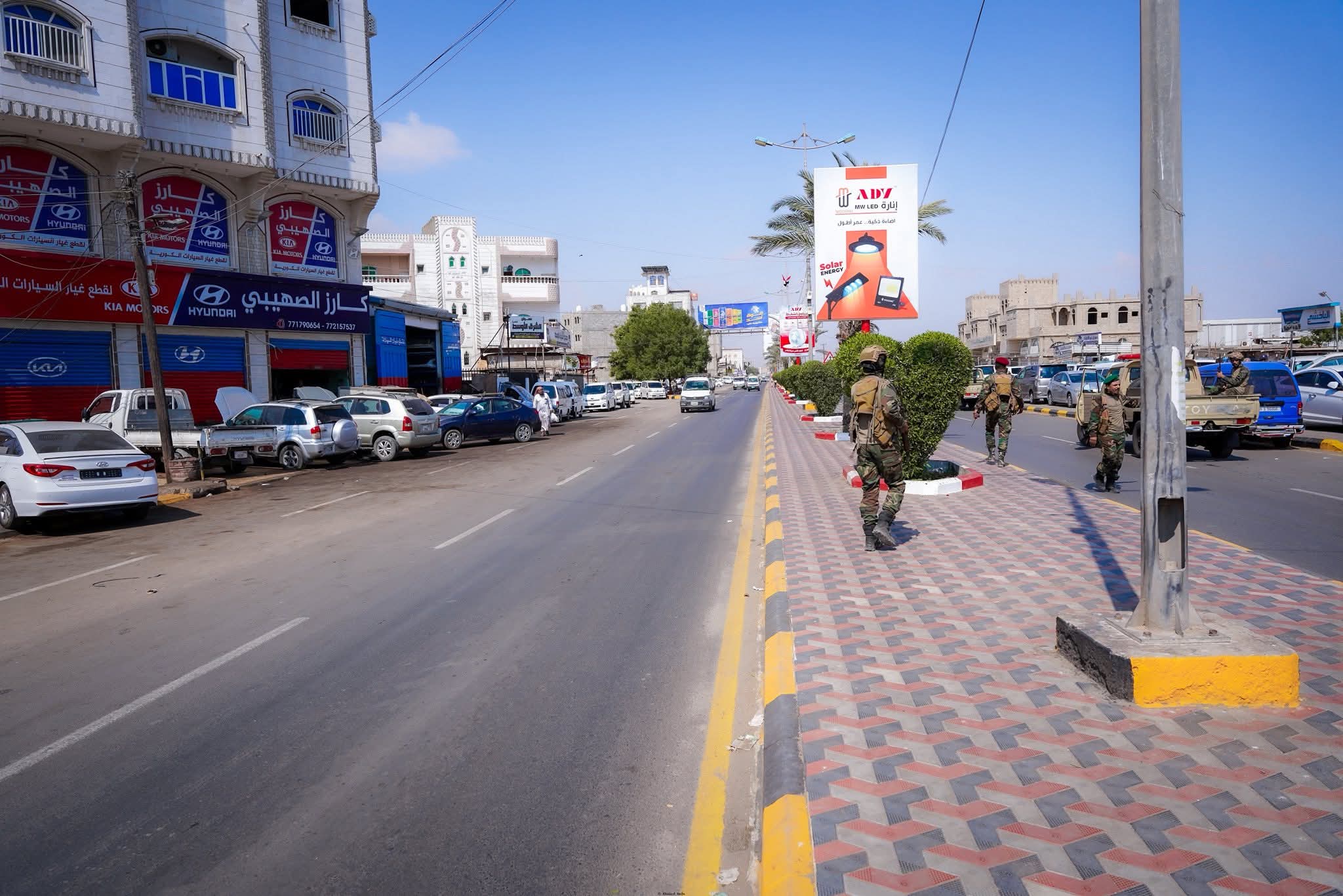 لملس و الحريزي يفتتحان مشروع إعادة تأهيل شارع معارض السيارات في الشيخ عثمان لملس و الحريزي يفتتحان مشروع إعادة تأهيل شارع معارض السيارات في الشيخ عثمان