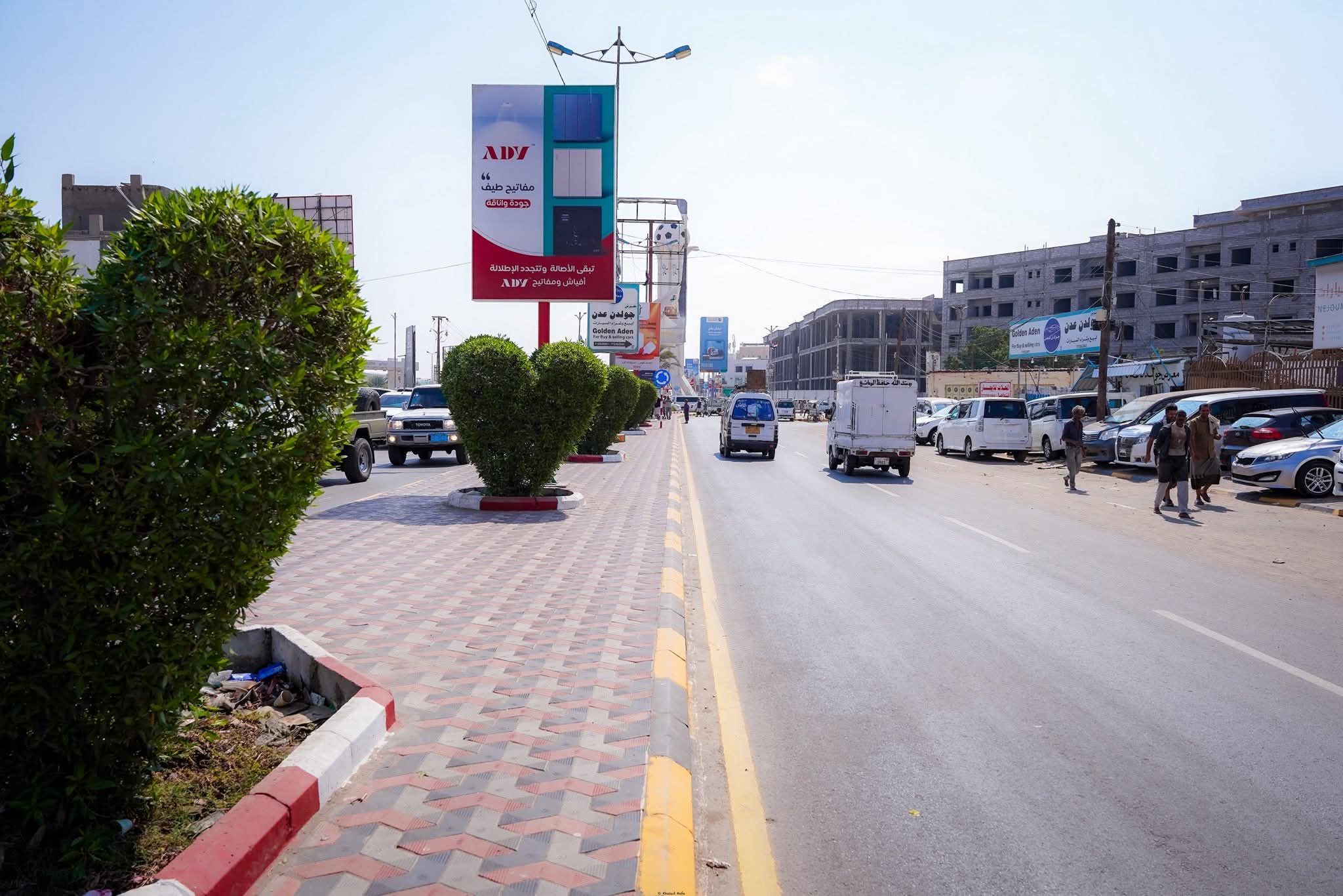 لملس و الحريزي يفتتحان مشروع إعادة تأهيل شارع معارض السيارات في الشيخ عثمان لملس و الحريزي يفتتحان مشروع إعادة تأهيل شارع معارض السيارات في الشيخ عثمان