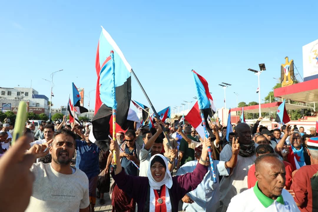 بدء اعتصام مفتوح في عدن للمطالبة بإعلان دولة الجنوب العربي - بدء اعتصام مفتوح في عدن للمطالبة بإعلان دولة الجنوب العربي -