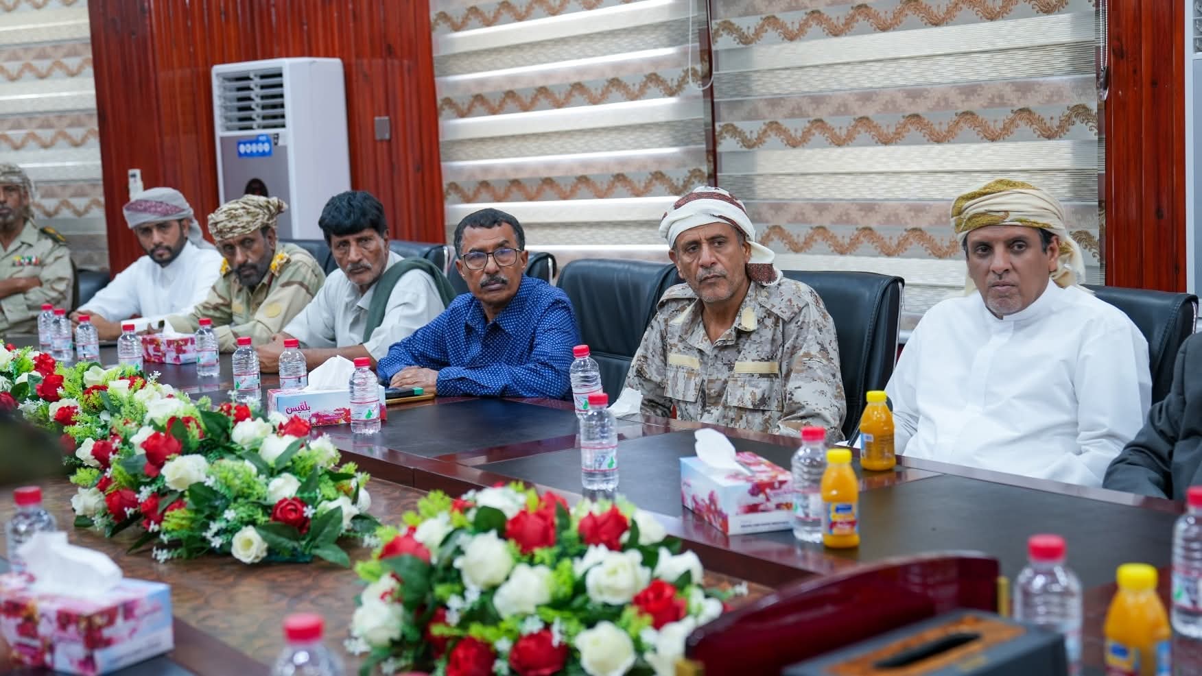 محافظ المهرة يلتقي اللواء باعش وقيادات المجلس الانتقالي ويؤكد أهمية توحيد الجهود للحفاظ على الأمن والاستقرار - محافظ المهرة يلتقي اللواء باعش وقيادات المجلس الانتقالي ويؤكد أهمية توحيد الجهود للحفاظ على الأمن والاستقرار -