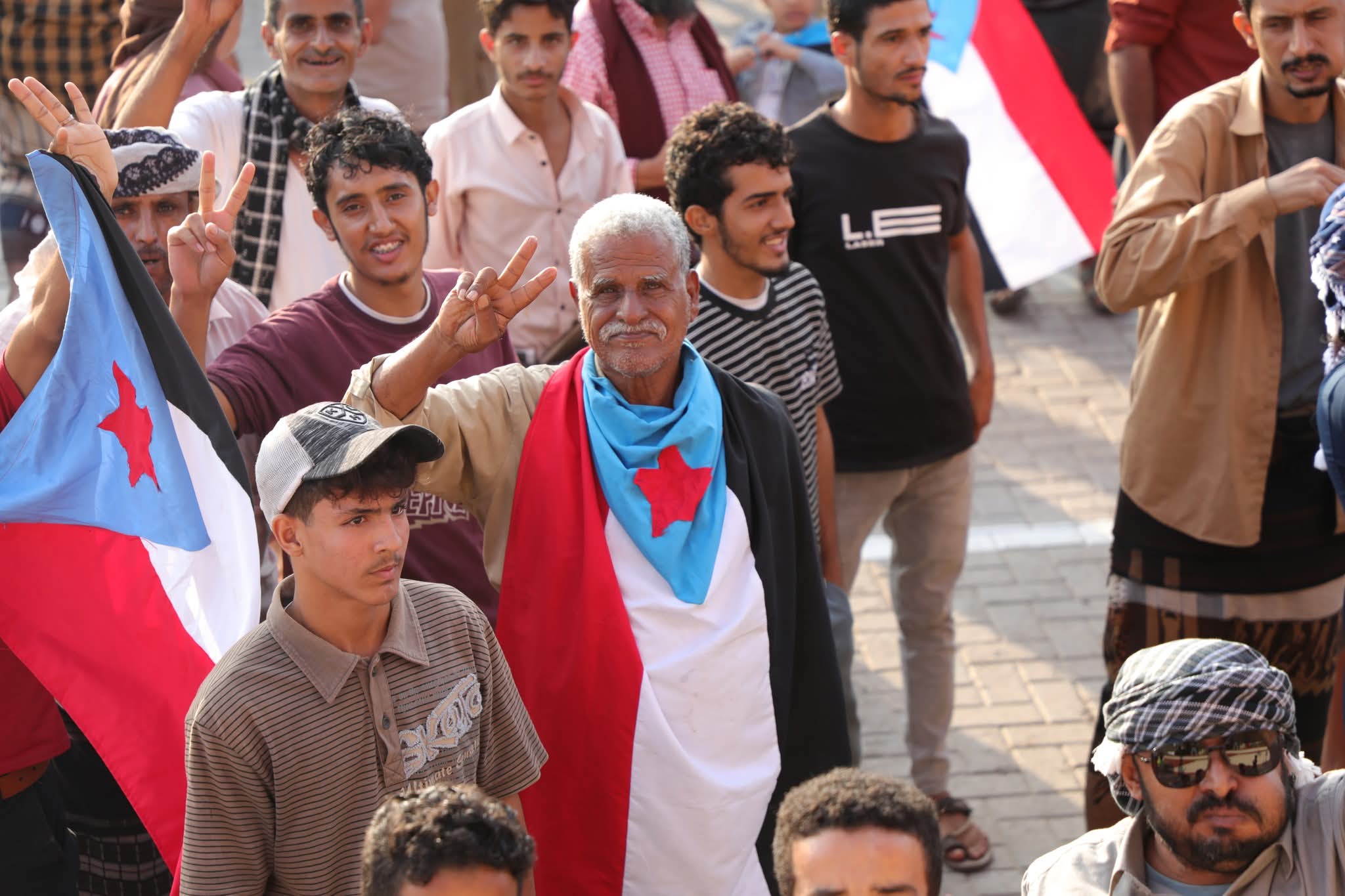 الجنوب ينتفض: مسيرات واعتصامات واسعة تطالب بإعلان دولة الجنوب العربي - الجنوب ينتفض: مسيرات واعتصامات واسعة تطالب بإعلان دولة الجنوب العربي -