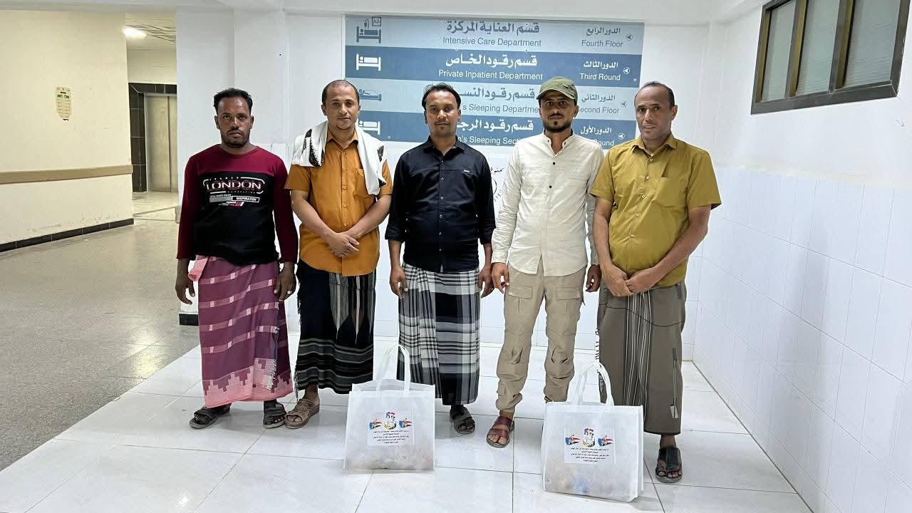 شباب الغضب في سيئون يتفقدون جرحى القوات المسلحة الجنوبية ويشيدون بتضحياتهم البطولية شباب الغضب في سيئون يتفقدون جرحى القوات المسلحة الجنوبية ويشيدون بتضحياتهم البطولية