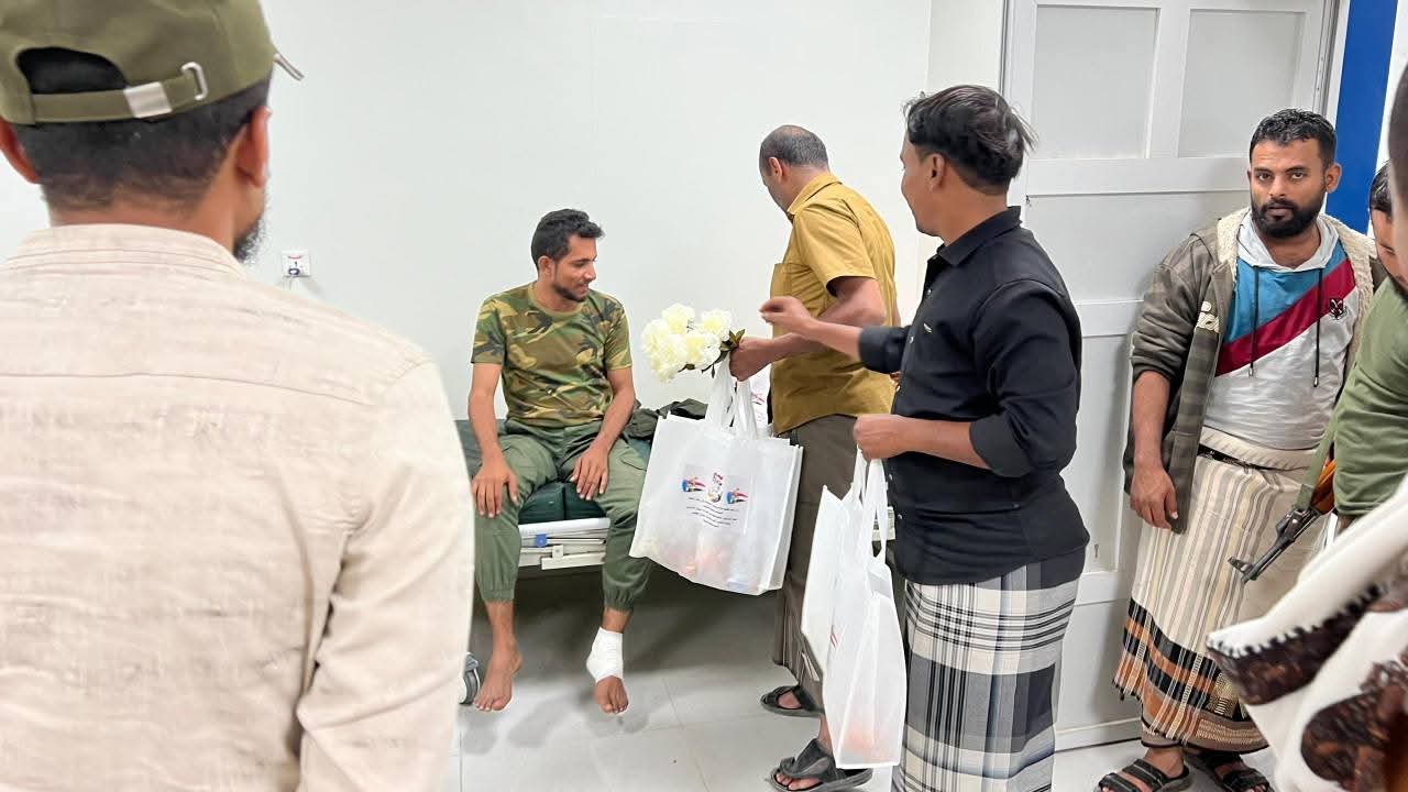 شباب الغضب في سيئون يتفقدون جرحى القوات المسلحة الجنوبية ويشيدون بتضحياتهم البطولية شباب الغضب في سيئون يتفقدون جرحى القوات المسلحة الجنوبية ويشيدون بتضحياتهم البطولية