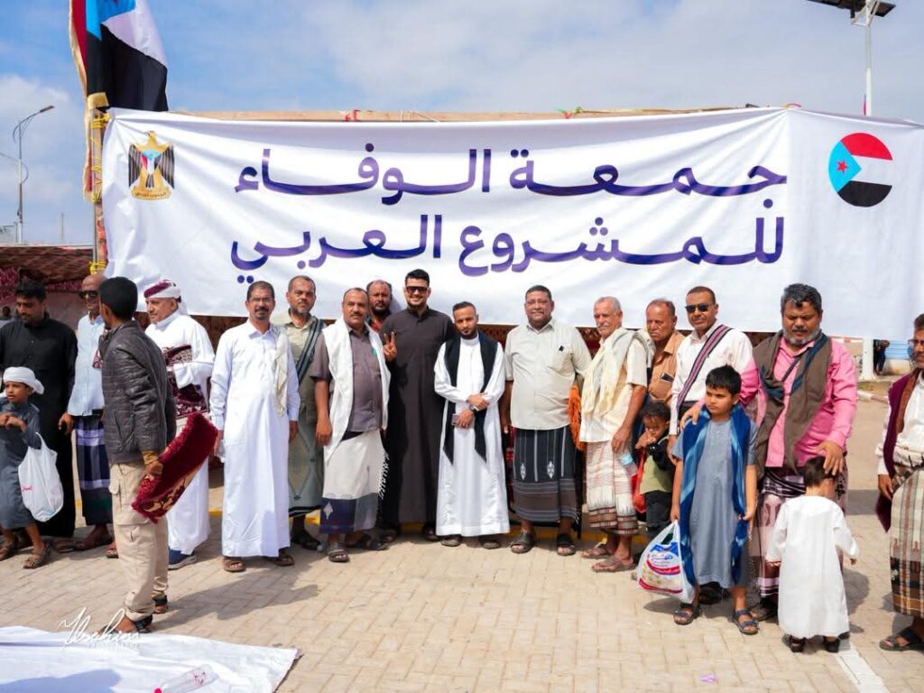 حضور جماهيري واسع لصلاة الجمعة في ساحة الاعتصام بالعاصمة عدن بمشاركة قيادات الانتقالي والسلطة المحلية حضور جماهيري واسع لصلاة الجمعة في ساحة الاعتصام بالعاصمة عدن بمشاركة قيادات الانتقالي والسلطة المحلية