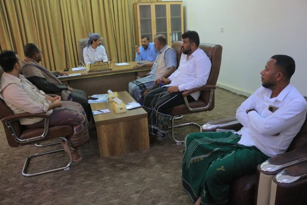 مدير عام مديرية العبر يستقبل فريق مؤسسة إئتلاف الخير للإغاثة الإنسانية ضمن مشروع المساعدات الغذائية لبرنامج الغذاء العالمي مدير عام مديرية العبر يستقبل فريق مؤسسة إئتلاف الخير للإغاثة الإنسانية ضمن مشروع المساعدات الغذائية لبرنامج الغذاء العالمي