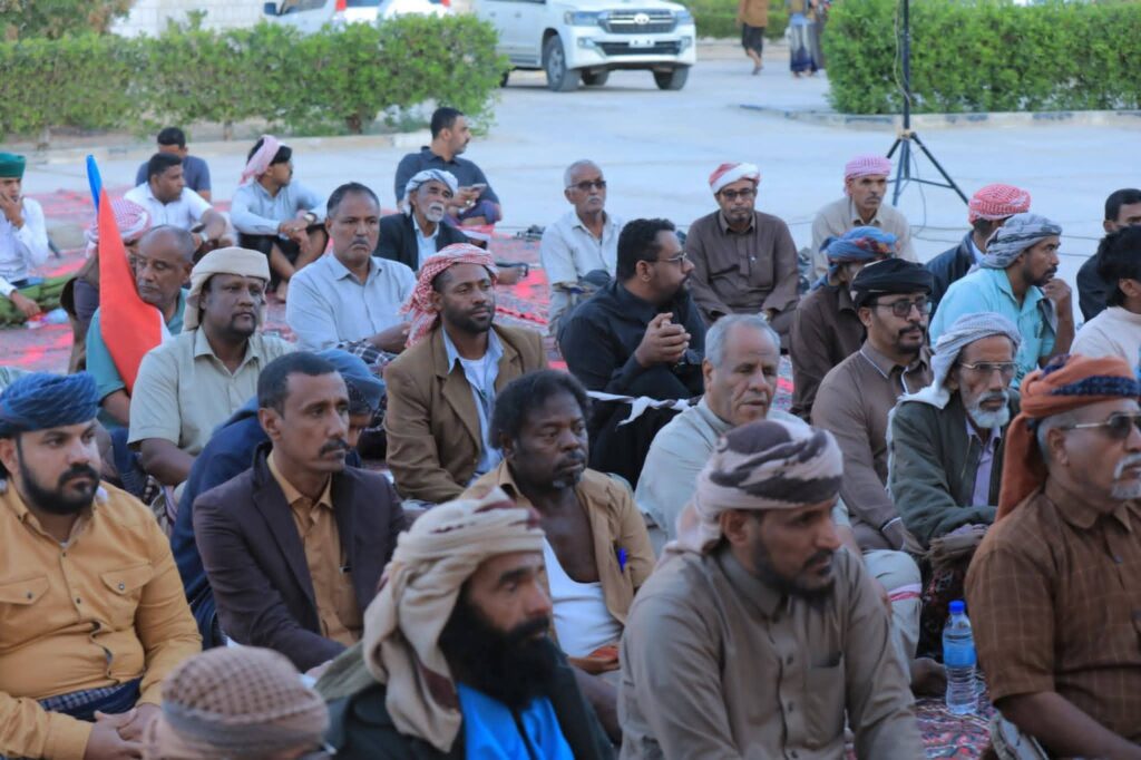 الكثيري يلتقي مشايخ ووجهاء مديرية حوره ووادي العين الكثيري يلتقي مشايخ ووجهاء مديرية حوره ووادي العين