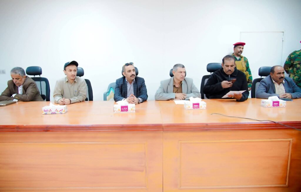 خلال اجتماع موسّع برئاسة المحافظ بن الوزير: السلطة المحلية بمحافظة شبوة تصدر بيانًا هامًا. خلال اجتماع موسّع برئاسة المحافظ بن الوزير: السلطة المحلية بمحافظة شبوة تصدر بيانًا هامًا.