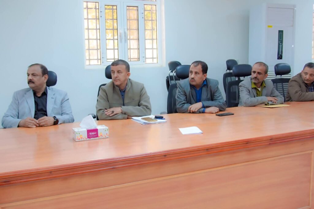 خلال اجتماع موسّع برئاسة المحافظ بن الوزير: السلطة المحلية بمحافظة شبوة تصدر بيانًا هامًا. خلال اجتماع موسّع برئاسة المحافظ بن الوزير: السلطة المحلية بمحافظة شبوة تصدر بيانًا هامًا.