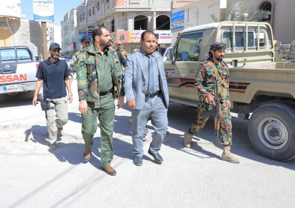 الوكيل العامري والعميد بن حبيش يتفقدان سير العمل في عدد من الادارات والمصالح الأمنية بسيئون الوكيل العامري والعميد بن حبيش يتفقدان سير العمل في عدد من الادارات والمصالح الأمنية بسيئون