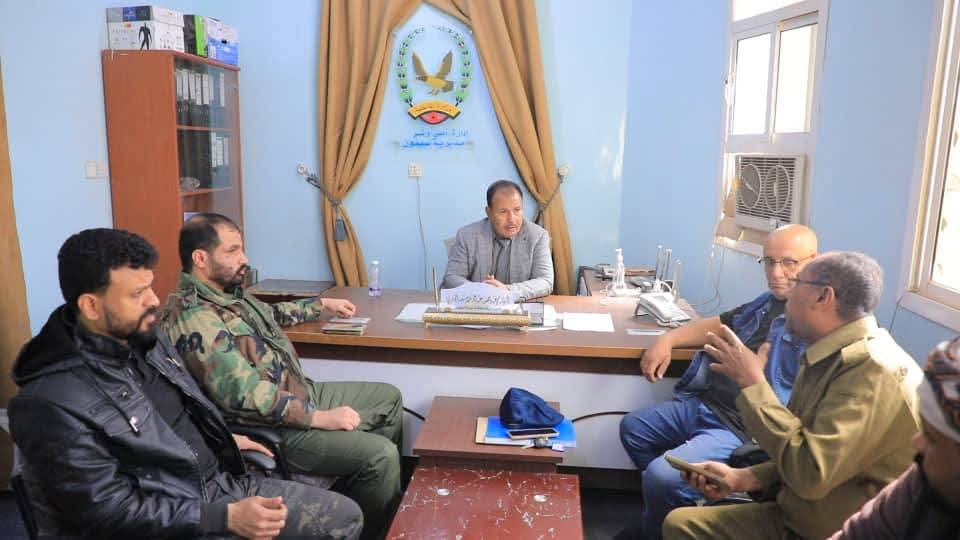 الوكيل العامري والعميد بن حبيش يتفقدان سير العمل في عدد من الادارات والمصالح الأمنية بسيئون الوكيل العامري والعميد بن حبيش يتفقدان سير العمل في عدد من الادارات والمصالح الأمنية بسيئون