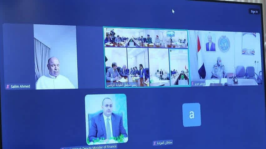 رئيس مجلس القيادة الرئاسي يرأس اجتماعًا طارئًا لمجلس الدفاع الوطني بحضور محافظ حضرموت رئيس مجلس القيادة الرئاسي يرأس اجتماعًا طارئًا لمجلس الدفاع الوطني بحضور محافظ حضرموت