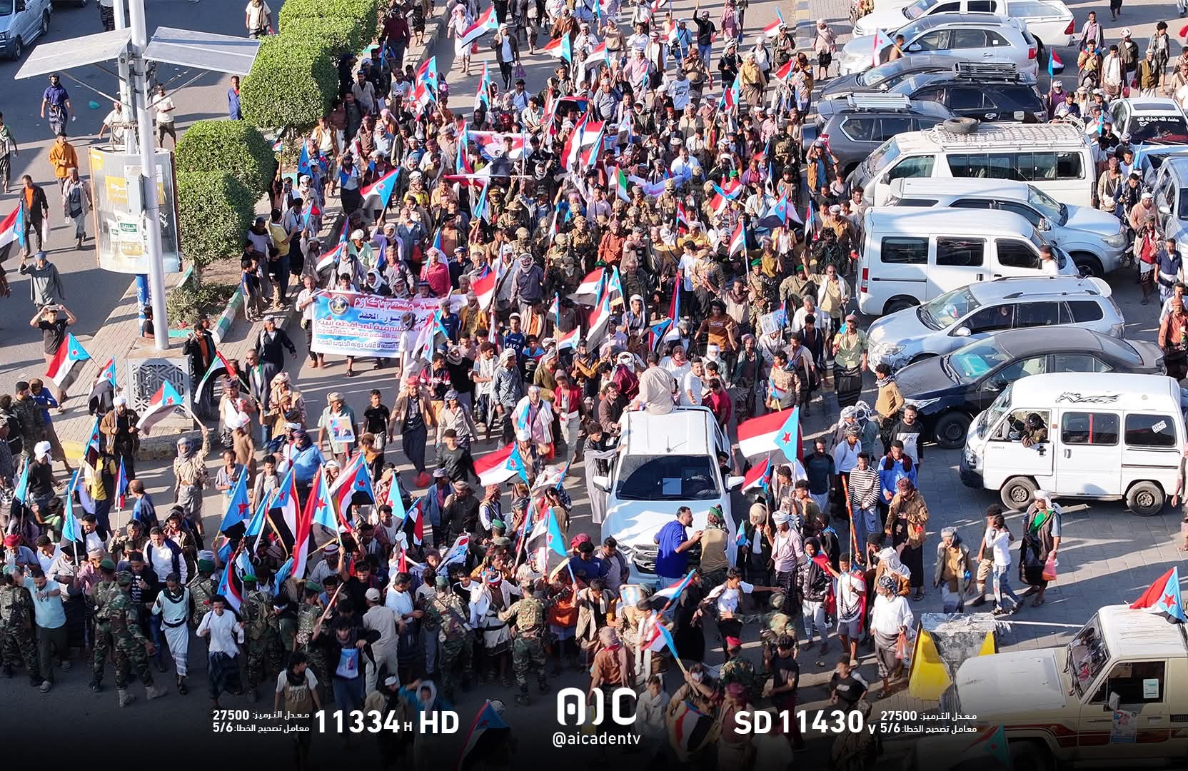 موكب حاشد لقبائل باكازم يصل عدن للمشاركة في ساحة العروض والمطالبة بإعلان دولة الجنوب - موكب حاشد لقبائل باكازم يصل عدن للمشاركة في ساحة العروض والمطالبة بإعلان دولة الجنوب -