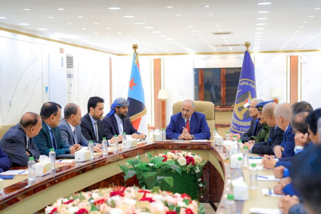 القيادة التنفيذية العُليا تناقش الجهود المبذولة لتأمين الخدمات للمواطنين ومراقبة أسعار الصرف القيادة التنفيذية العُليا تناقش الجهود المبذولة لتأمين الخدمات للمواطنين ومراقبة أسعار الصرف