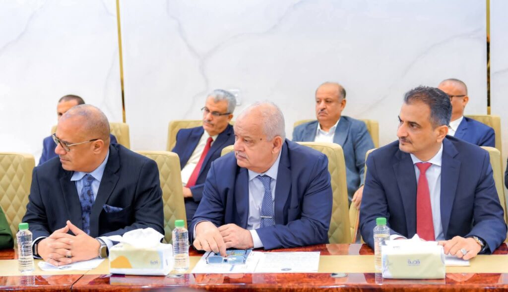 القيادة التنفيذية العُليا تناقش الجهود المبذولة لتأمين الخدمات للمواطنين ومراقبة أسعار الصرف القيادة التنفيذية العُليا تناقش الجهود المبذولة لتأمين الخدمات للمواطنين ومراقبة أسعار الصرف