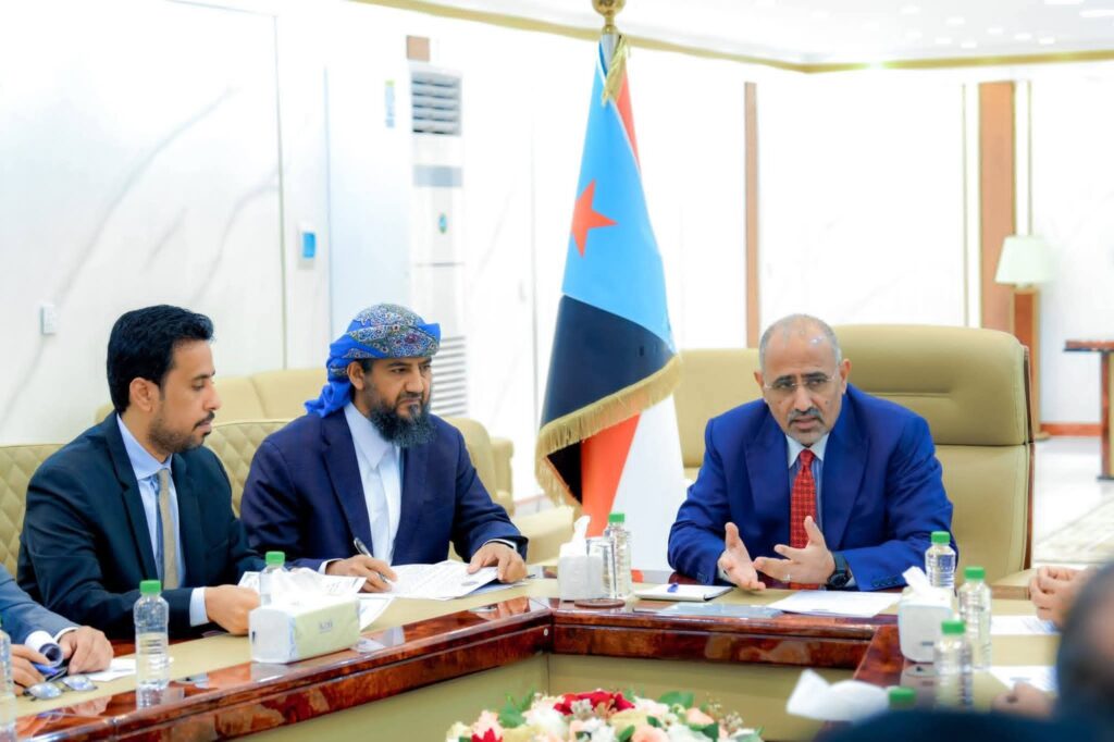 القيادة التنفيذية العُليا تناقش الجهود المبذولة لتأمين الخدمات للمواطنين ومراقبة أسعار الصرف القيادة التنفيذية العُليا تناقش الجهود المبذولة لتأمين الخدمات للمواطنين ومراقبة أسعار الصرف