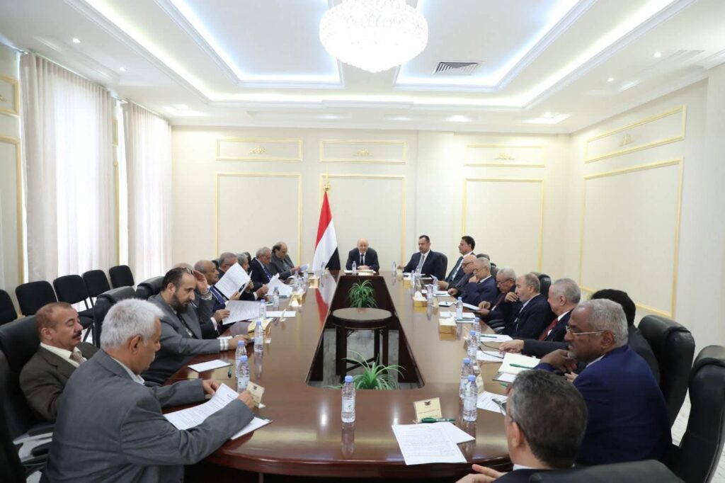 رئيس مجلس القيادة يثمن عاليا استمرار جهود الوساطة السعودية الإماراتية من أجل خفض التصعيد في المحافظات الشرقية رئيس مجلس القيادة يثمن عاليا استمرار جهود الوساطة السعودية الإماراتية من أجل خفض التصعيد في المحافظات الشرقية