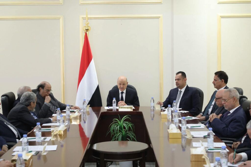 رئيس مجلس القيادة يثمن عاليا استمرار جهود الوساطة السعودية الإماراتية من أجل خفض التصعيد في المحافظات الشرقية رئيس مجلس القيادة يثمن عاليا استمرار جهود الوساطة السعودية الإماراتية من أجل خفض التصعيد في المحافظات الشرقية