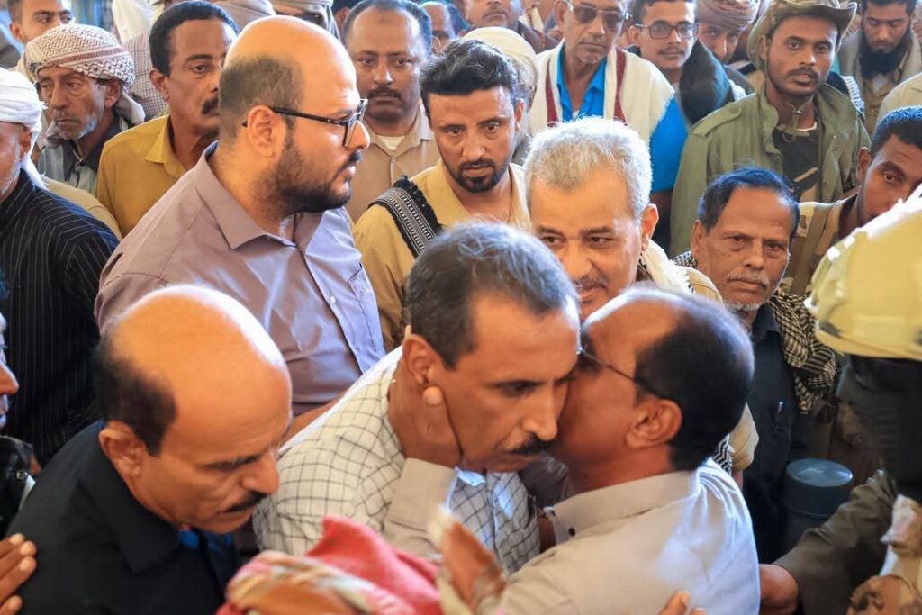 في موكب جنائزي مهيب.. باتيس يشارك في تشييع جثمان الشهيد البطل عمر العمودي بالمكلا في موكب جنائزي مهيب.. باتيس يشارك في تشييع جثمان الشهيد البطل عمر العمودي بالمكلا