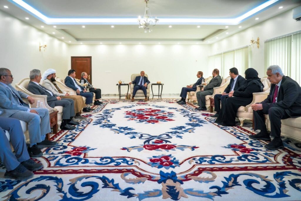 الرئيس الزُبيدي يطّلع على سير العمل في المحاكم والنيابات والتحديات التي تواجهها الرئيس الزُبيدي يطّلع على سير العمل في المحاكم والنيابات والتحديات التي تواجهها