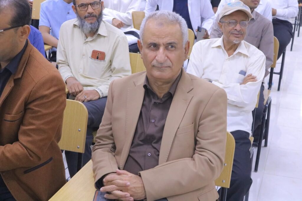 مدير عام سيئون يفتتح ندوة علمية حول الإيدز ضمن مشروع (وعيك أمان). مدير عام سيئون يفتتح ندوة علمية حول الإيدز ضمن مشروع (وعيك أمان).