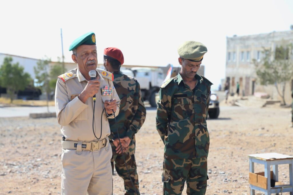 قائد المنطقة العسكرية الثانية يتفقد معسكر الكتيبة الخاصة بالمكلا ويشيد بجاهزيتها ومستواها العسكري العالي قائد المنطقة العسكرية الثانية يتفقد معسكر الكتيبة الخاصة بالمكلا ويشيد بجاهزيتها ومستواها العسكري العالي